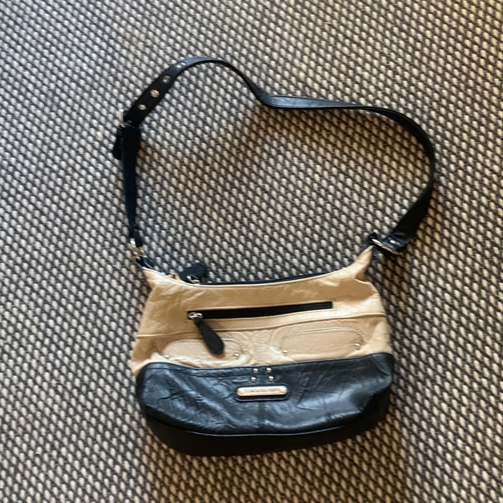 Adjustable shoulder bag tanish cream in good condition used Acouple of times